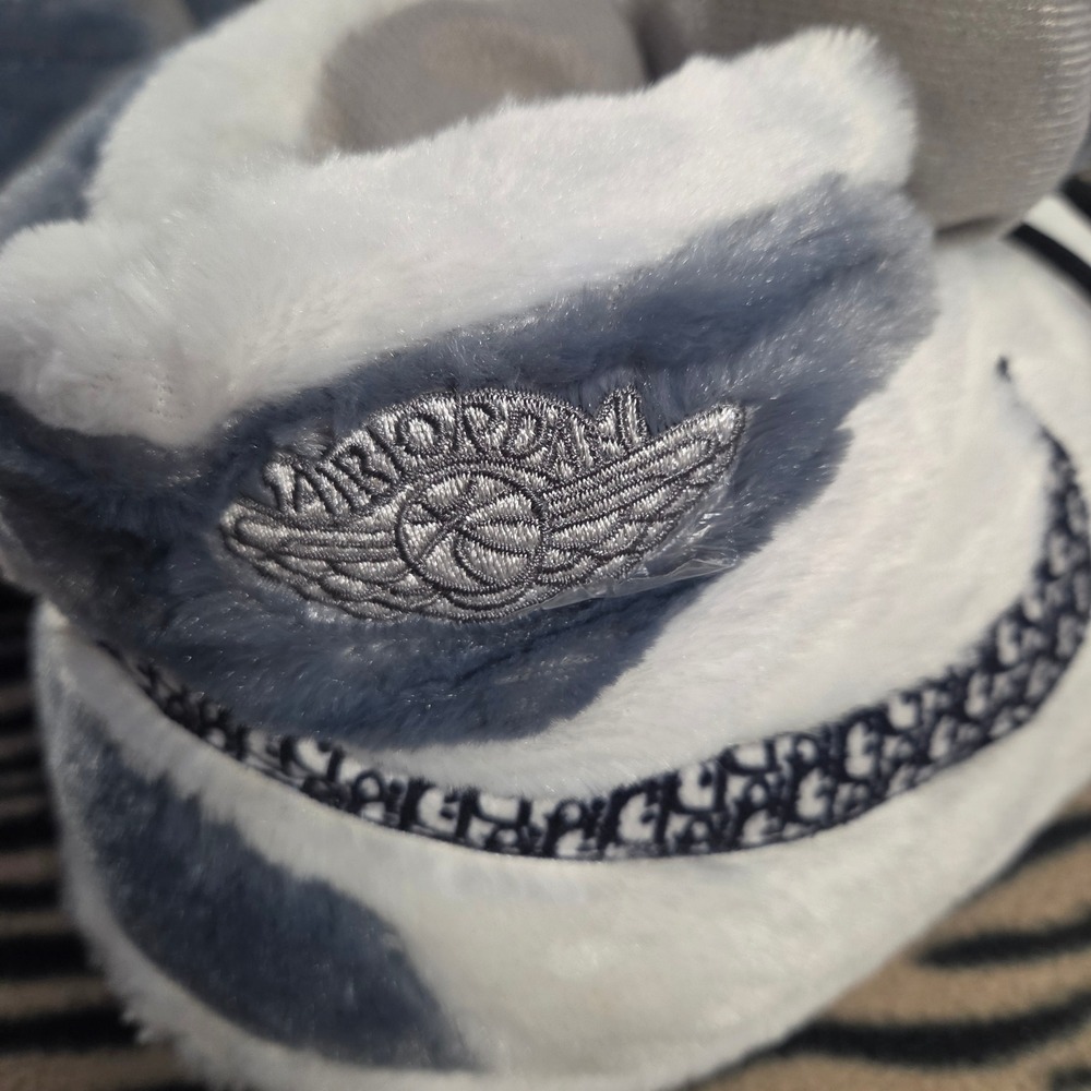 NWOT Puffy Dior Grey White Plush Sneaker Slippers Novelty House Shoes 36-44 - Picture 5 of 7
